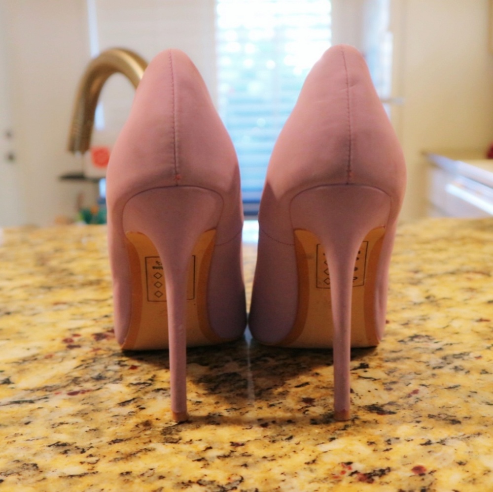 Purple pointy toe pumps